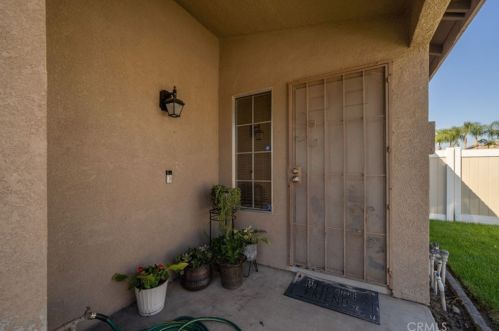 593 Award Dr, Colton CA 92324-2674 exterior