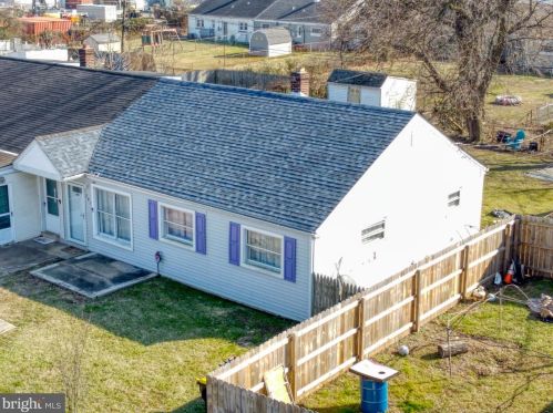 301 Sheridan Dr, New Castle DE  19720-2144 exterior