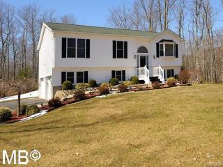 240 Echo Rd, Bloomingburg, NY 12721-5306