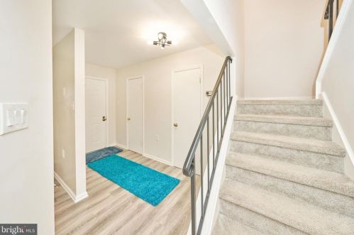 6117 Quiet Pond Ct, Springfield VA  22015-3724 exterior