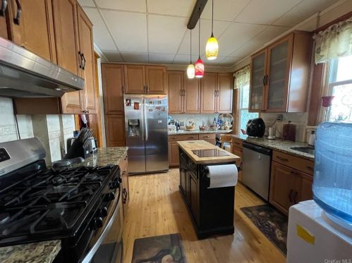 37 Grand Ave, Poughkeepsie NY 12603-4403 exterior