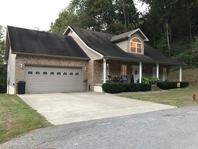 68 James Dr, Pikeville, KY 41501-8902