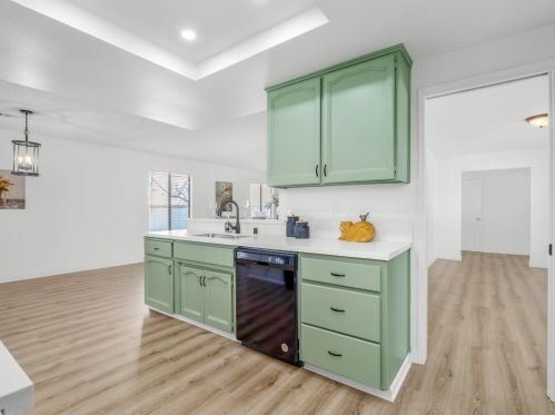 855 Mount Whitney Ave, Laton CA  93242-9724 exterior