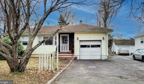 52 Maple Ave, Greystone Park, NJ 07950-1836