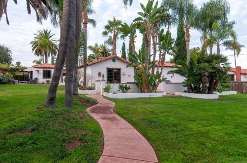 650 Barsby St, Vista, CA 92084-2525