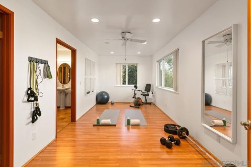 2125 Locust St, San Diego CA  92106-1622 exterior