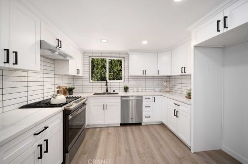 435 Talbert Ave, Simi Valley CA  93065-5249 exterior