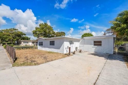 236 14th St, Dania Beach FL  33004-4239 exterior