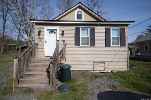 4 Irving Ln, Ferndale NY  12734-5234 exterior