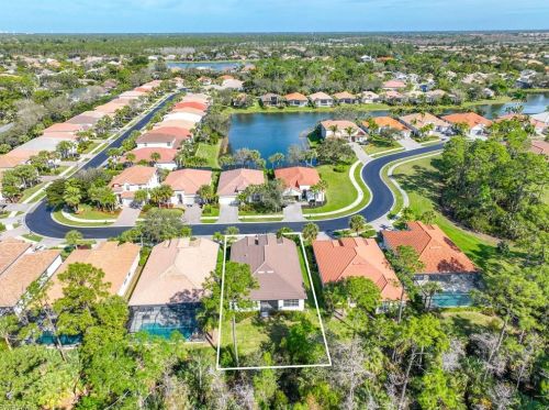 16136 Parque Ln, Naples, FL 34110-2816