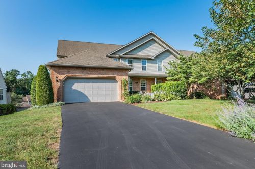 526 Bridgeview Dr, Lemoyne, PA 17043-1379