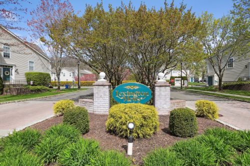 3105 Eaton Ct, Danbury, CT 06811-4068