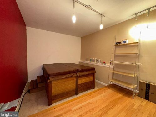 2434 Clover Field Cir, Herndon VA  20171-4325 exterior