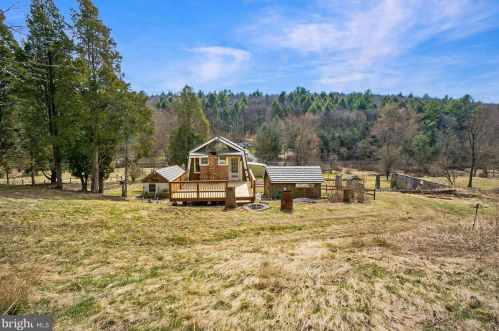 2695 Hemlock Dr, Palmerton PA  18071-9408 exterior