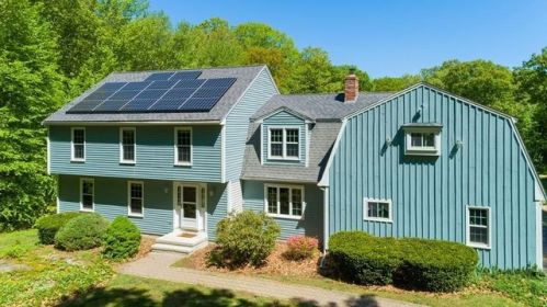 24 Lovell St, Mendon, MA 01756-1243