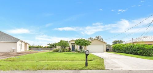 5771 Canada St, Fort Pierce, FL 34986-3857