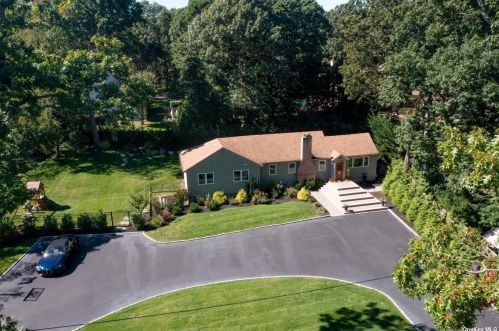 18 Chestnut Stump Rd, Northport, NY 11768-2621