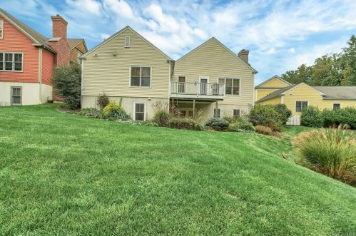 52 Hudson St, Warwick, NY 10990-3558