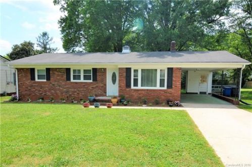 633 Bost St, Statesville, NC 28677-3365