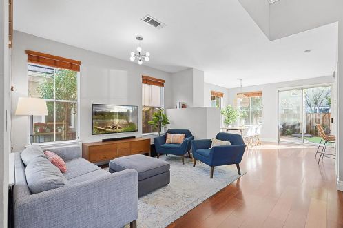 113 Estrada Dr, Mountain View CA  94043-5266 exterior