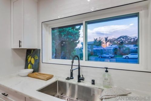 5057 September St, San Diego CA  92110-1222 exterior