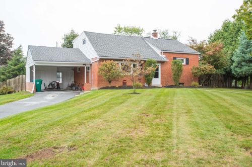5200 Crestwood Dr, Harrisburg, PA 17109-5558