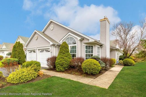 27 Skyline Dr, Lakewood, NJ 08701-5742