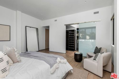 1027 Avenue A, Redondo Beach CA  90277-4819 exterior