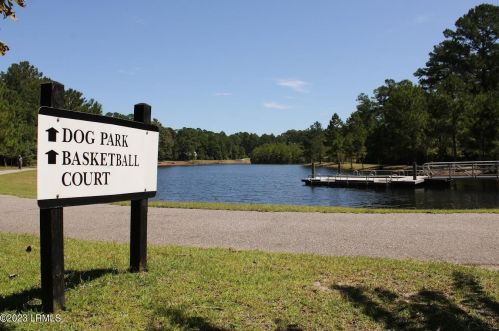 20 Calico Ct, Beaufort SC  29906-8900 exterior