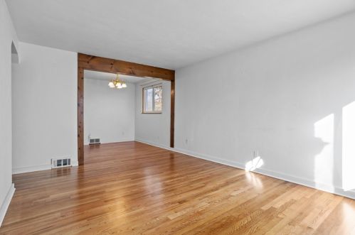 401 Sandy Dr, Glenshaw, PA 15116-1835