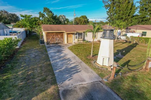 4317 Pine St, West Palm Beach FL  33407-6516 exterior