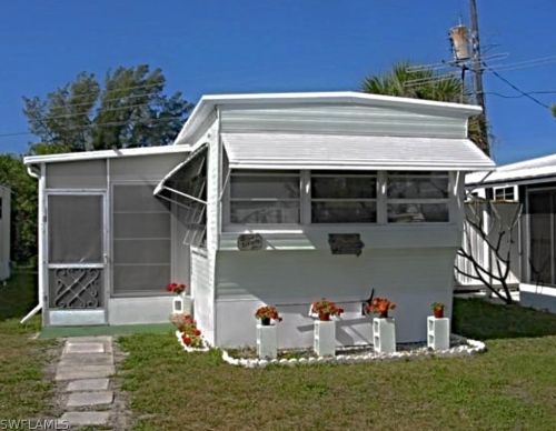 7 Helen Ln, Fort Myers Beach, FL 33931-2940