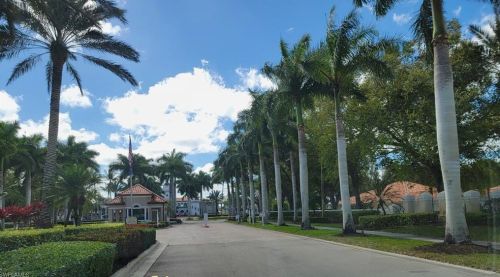 4616 Pasadena Ct, Naples FL  34109-1371 exterior