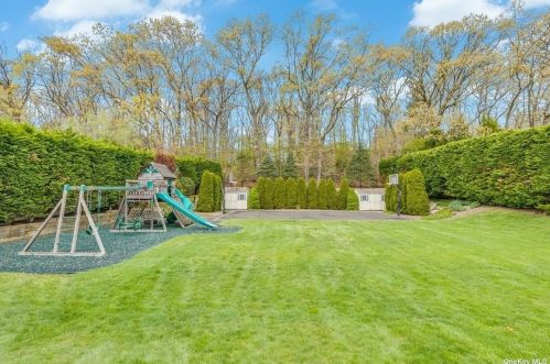 74 Stonehurst Ln, Huntington Station NY 11746-7935 exterior