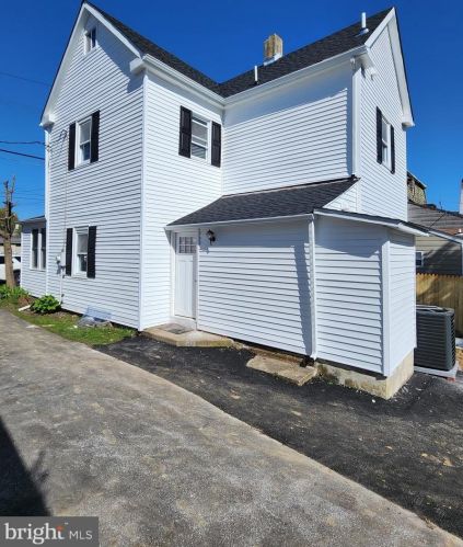 112 Main St, Saint Georges DE  19733-2020 exterior
