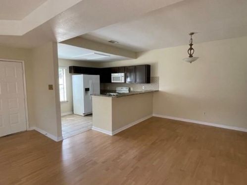 2708 Brittany Dr, Euless TX  76039-7604 exterior