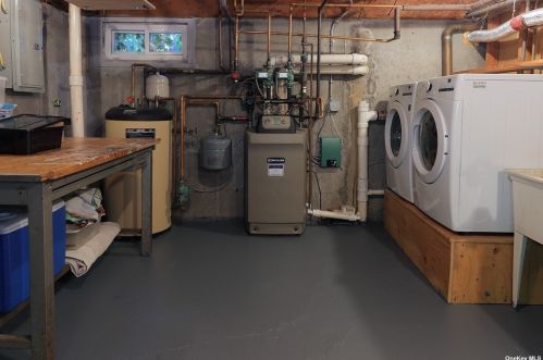 107 Scudder Pl, Northport NY  11768-3027 exterior