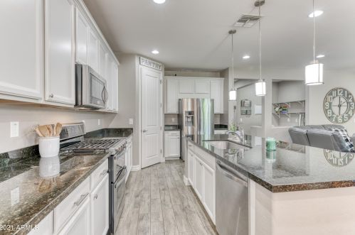 2922 Amber Sun Dr, Phoenix AZ 85085 exterior