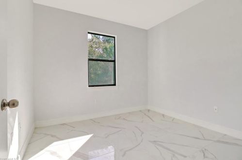 2565 60 Ave, Naples FL 34120-2684 exterior