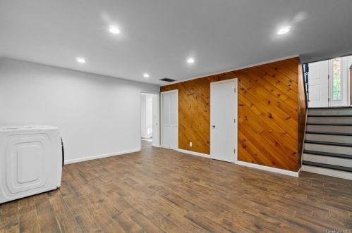 74 Greenwood Ln, White Plains NY  10607-1020 exterior