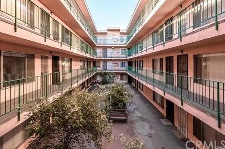 335 Cedar Ave, Long Beach CA  90802-2872 exterior