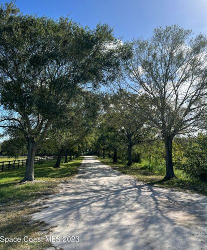 6900 84th Ave, Vero Beach FL  32967-4000 exterior