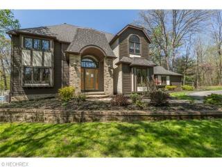 9366 Regency Woods Dr, Willoughby, OH 44094-9385
