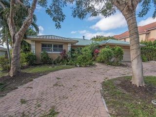 2040 Sandpiper St, Naples FL  34102-1505 exterior