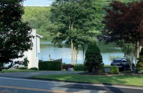 120 Seneca Lake Rd, Sparta, NJ 07871-2828
