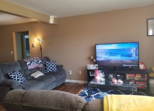 1309 Cricket Ln, Woodbridge, NJ 07095-1595