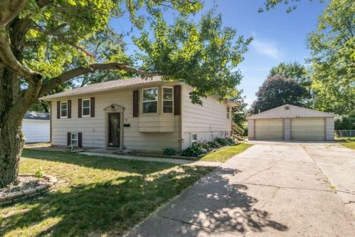 1319 Alberta Ave, Ames, IA 50014-3804
