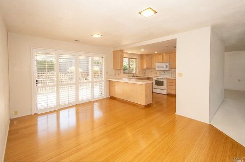 316 Green Field Cir, Santa Rosa, CA 95409-6107