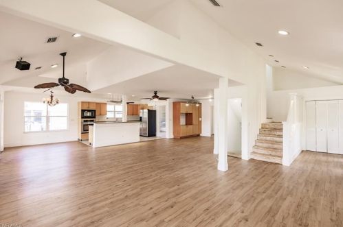 1290 Rainbow Ct, Naples, FL 34110-1512