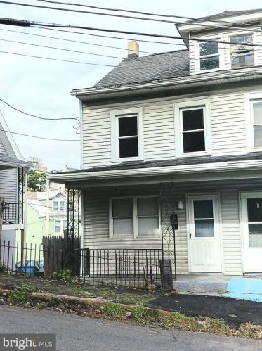 711 Wade Rd, Arnots Addition PA  17970-1162 exterior